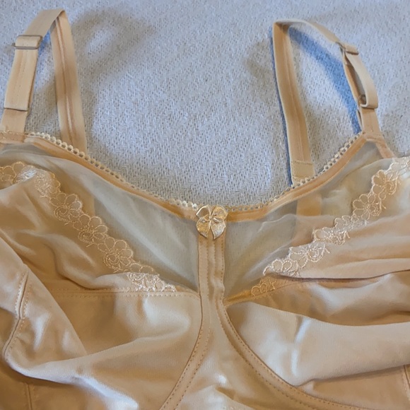 Goddess full figured bra size 50DD beige - Picture 2 of 5
